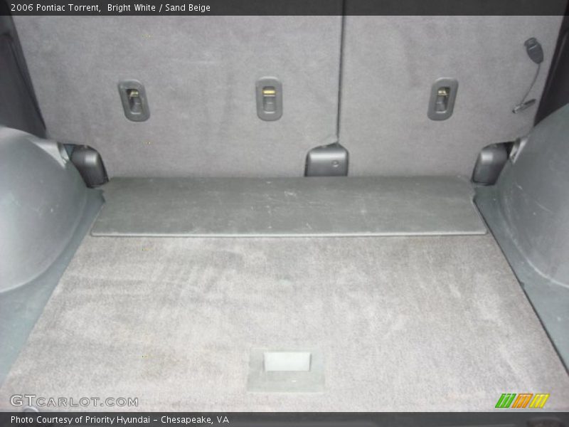 Bright White / Sand Beige 2006 Pontiac Torrent