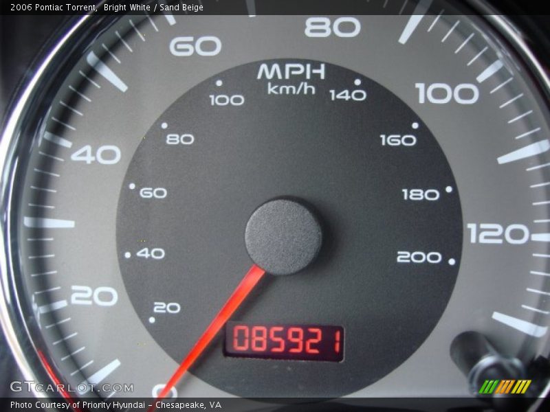 Bright White / Sand Beige 2006 Pontiac Torrent