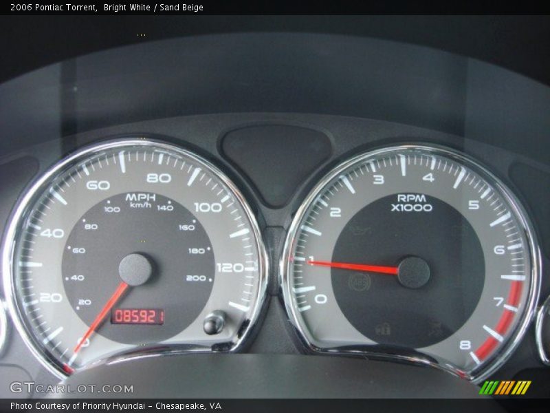 Bright White / Sand Beige 2006 Pontiac Torrent