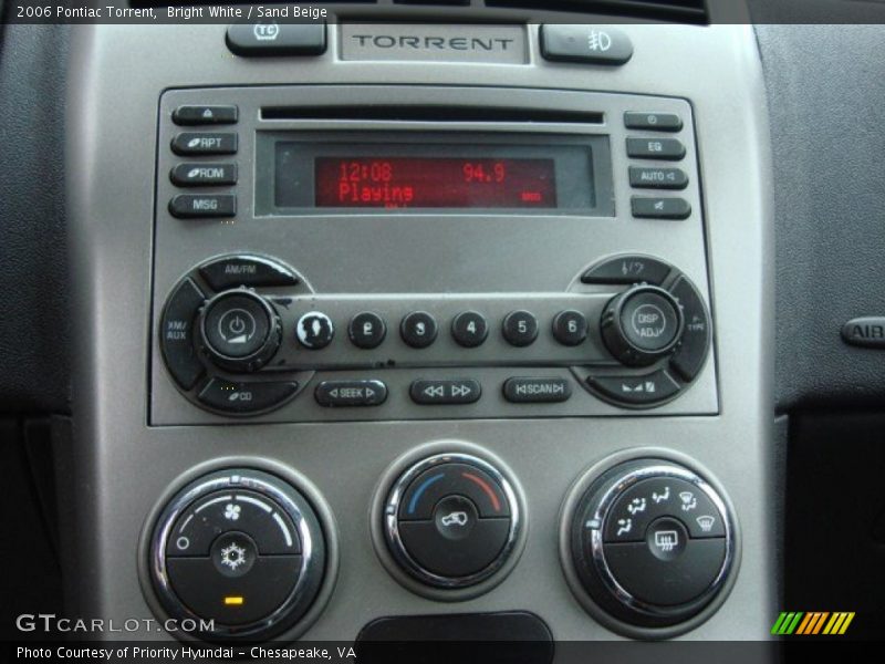 Bright White / Sand Beige 2006 Pontiac Torrent
