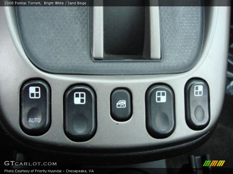 Bright White / Sand Beige 2006 Pontiac Torrent