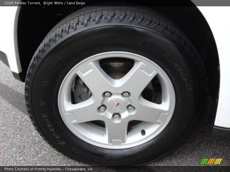 Bright White / Sand Beige 2006 Pontiac Torrent