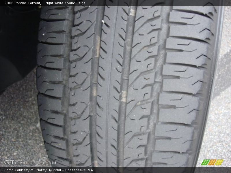 Bright White / Sand Beige 2006 Pontiac Torrent