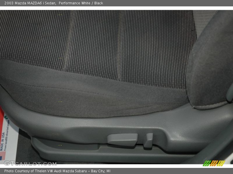 Performance White / Black 2003 Mazda MAZDA6 i Sedan