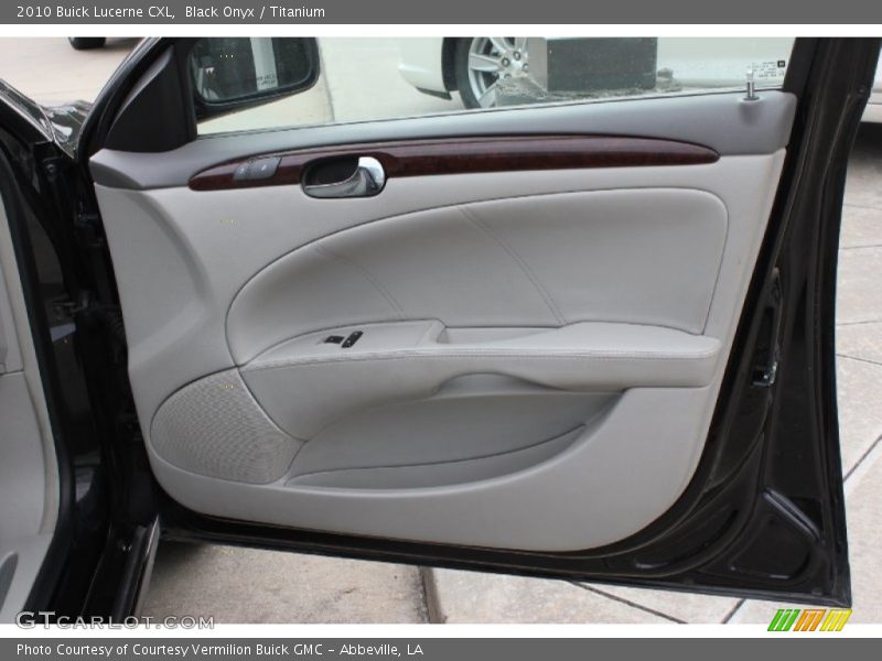 Black Onyx / Titanium 2010 Buick Lucerne CXL