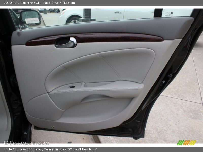 Black Onyx / Titanium 2010 Buick Lucerne CXL