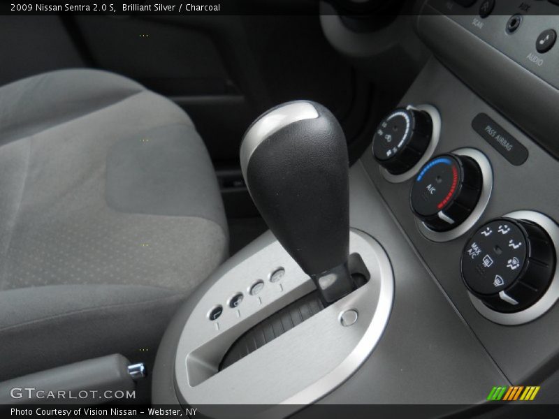 Brilliant Silver / Charcoal 2009 Nissan Sentra 2.0 S