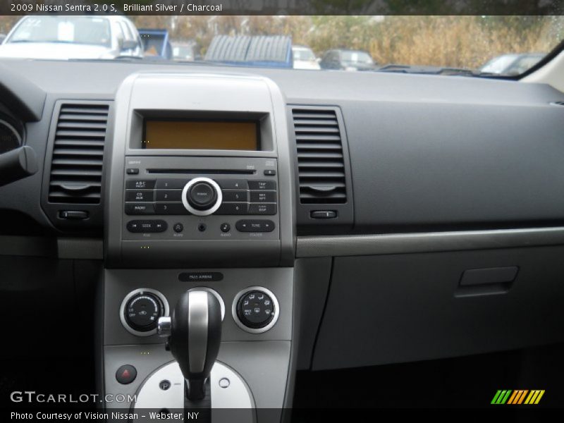 Brilliant Silver / Charcoal 2009 Nissan Sentra 2.0 S