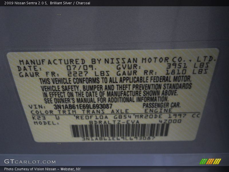 Brilliant Silver / Charcoal 2009 Nissan Sentra 2.0 S