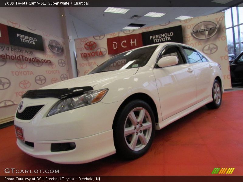 Super White / Charcoal 2009 Toyota Camry SE