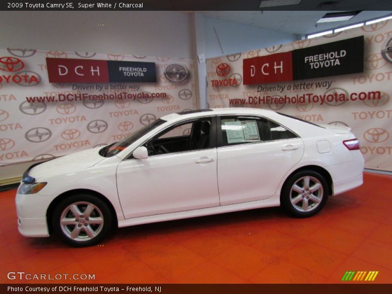 Super White / Charcoal 2009 Toyota Camry SE