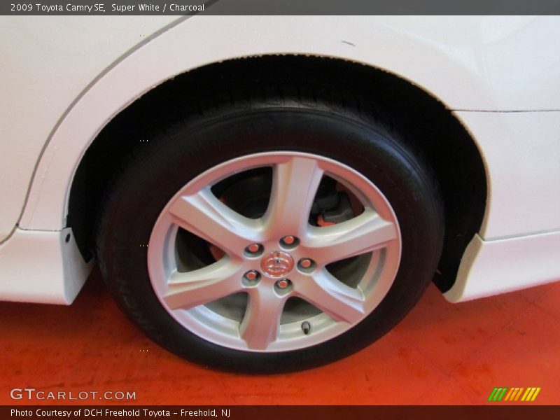 Super White / Charcoal 2009 Toyota Camry SE