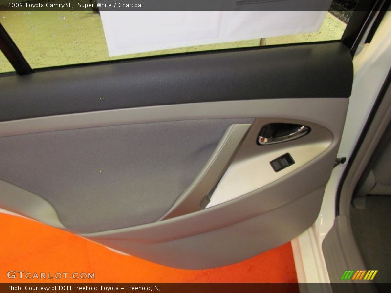 Super White / Charcoal 2009 Toyota Camry SE
