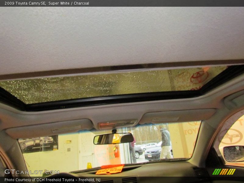 Super White / Charcoal 2009 Toyota Camry SE