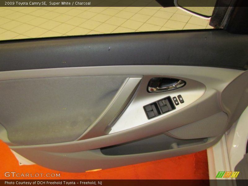 Super White / Charcoal 2009 Toyota Camry SE