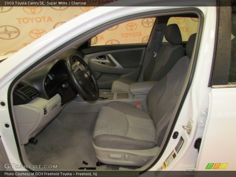 Super White / Charcoal 2009 Toyota Camry SE