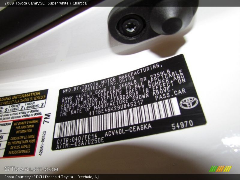 Super White / Charcoal 2009 Toyota Camry SE
