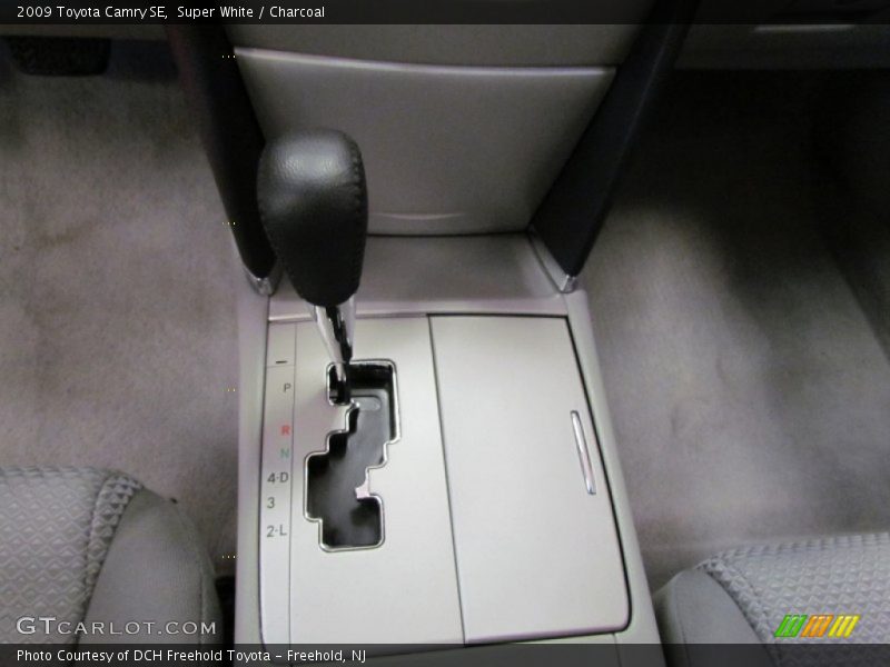 Super White / Charcoal 2009 Toyota Camry SE