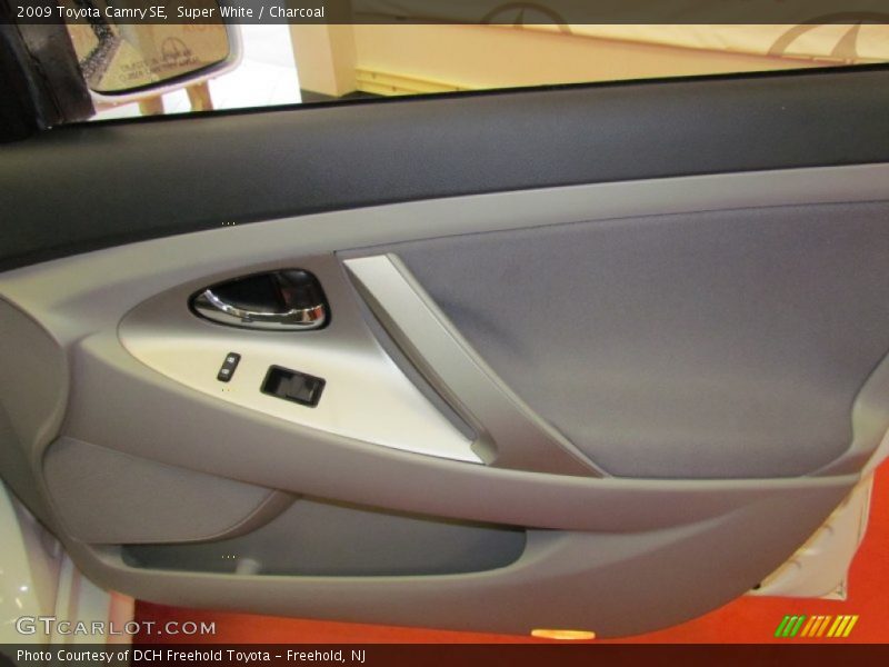 Super White / Charcoal 2009 Toyota Camry SE