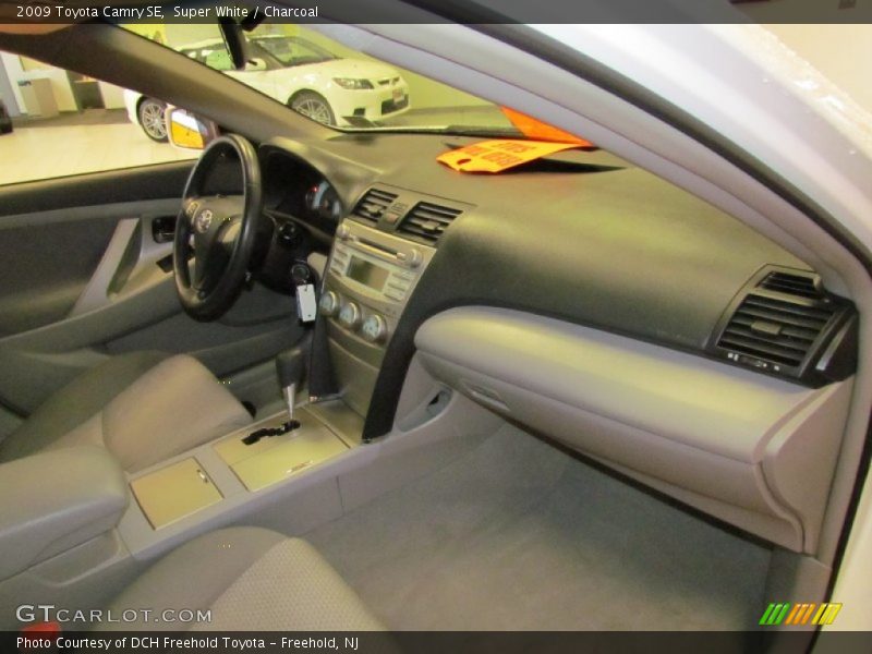 Super White / Charcoal 2009 Toyota Camry SE