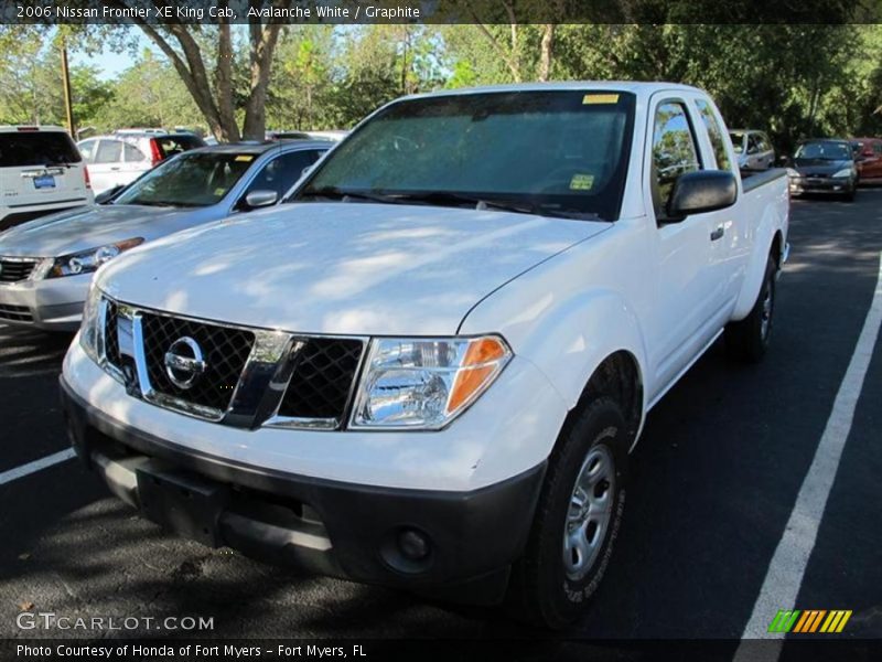 Avalanche White / Graphite 2006 Nissan Frontier XE King Cab