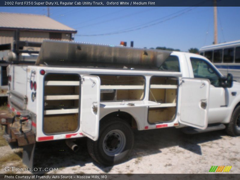 Oxford White / Medium Flint 2002 Ford F350 Super Duty XL Regular Cab Utility Truck
