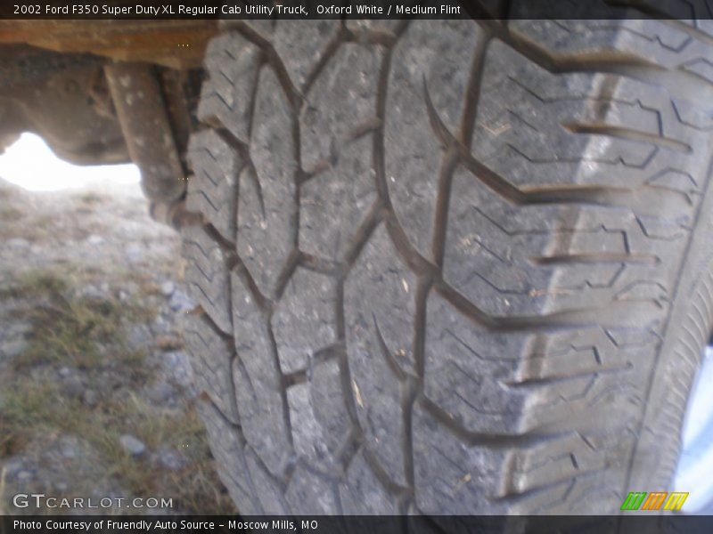 Oxford White / Medium Flint 2002 Ford F350 Super Duty XL Regular Cab Utility Truck