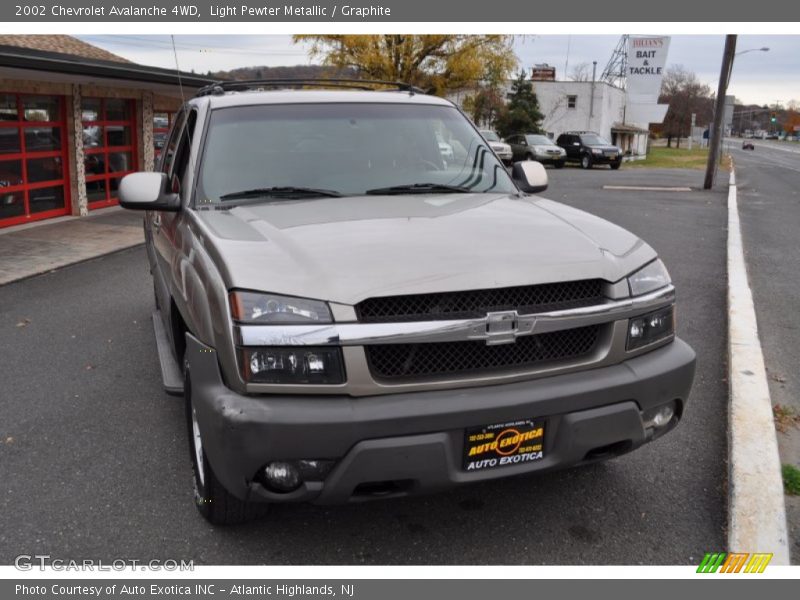 Light Pewter Metallic / Graphite 2002 Chevrolet Avalanche 4WD