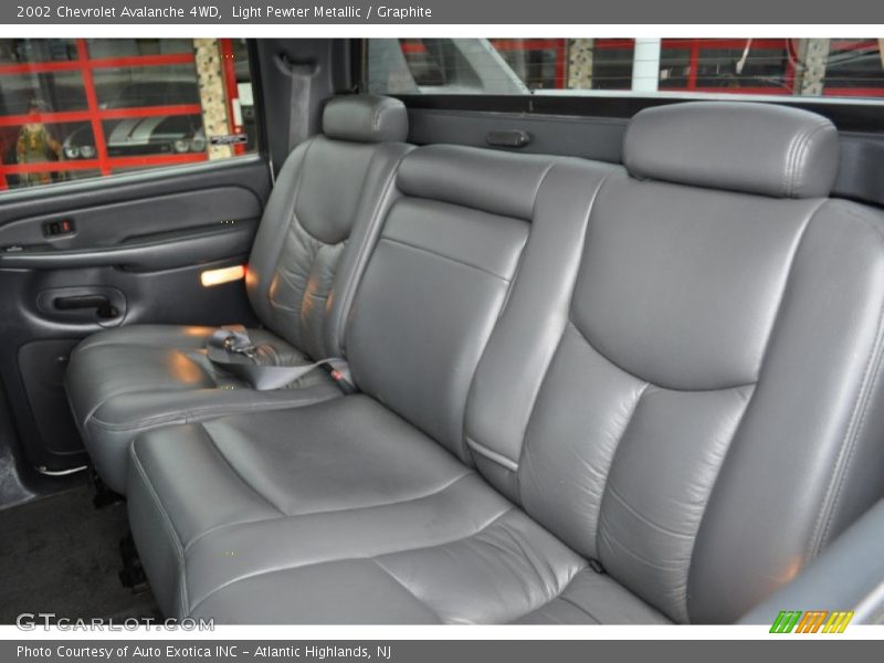 Light Pewter Metallic / Graphite 2002 Chevrolet Avalanche 4WD