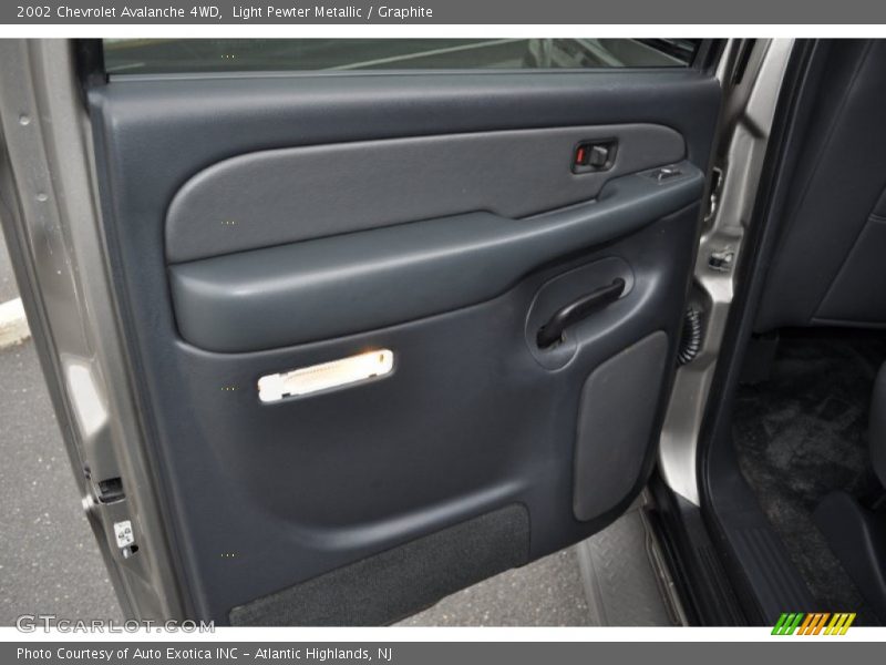 Light Pewter Metallic / Graphite 2002 Chevrolet Avalanche 4WD