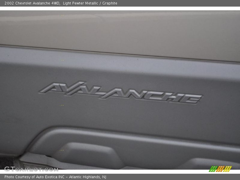 Light Pewter Metallic / Graphite 2002 Chevrolet Avalanche 4WD