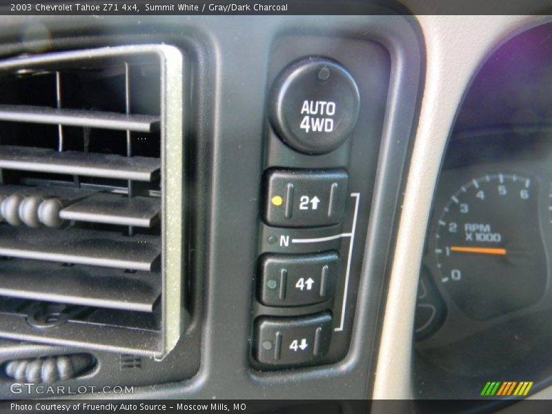 Summit White / Gray/Dark Charcoal 2003 Chevrolet Tahoe Z71 4x4