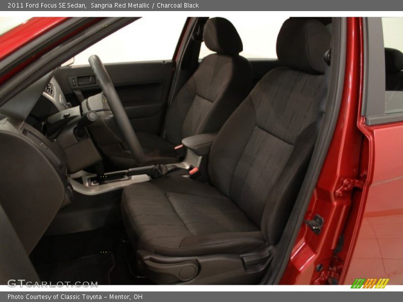 Sangria Red Metallic / Charcoal Black 2011 Ford Focus SE Sedan