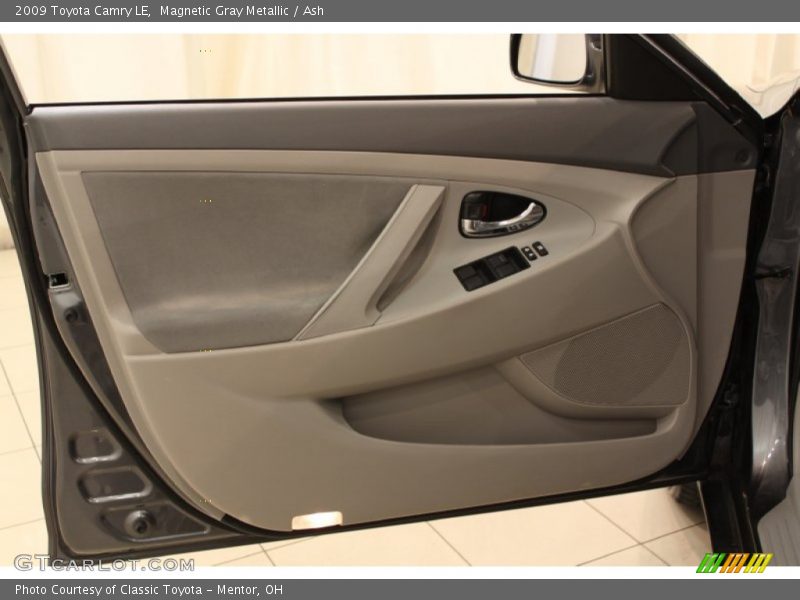 Magnetic Gray Metallic / Ash 2009 Toyota Camry LE