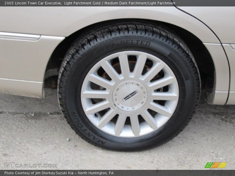 Light Parchment Gold / Medium Dark Parchment/Light Parchment 2003 Lincoln Town Car Executive