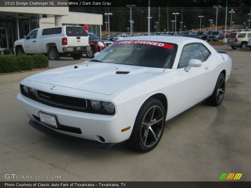 Stone White / Dark Slate Gray 2010 Dodge Challenger SE