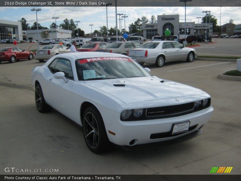 Stone White / Dark Slate Gray 2010 Dodge Challenger SE