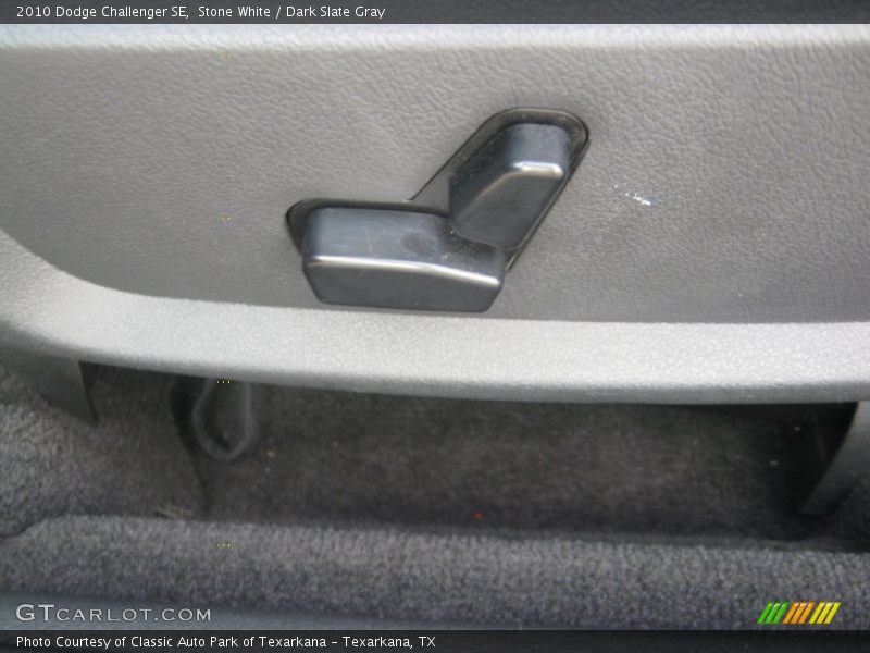 Stone White / Dark Slate Gray 2010 Dodge Challenger SE