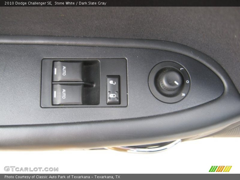 Stone White / Dark Slate Gray 2010 Dodge Challenger SE