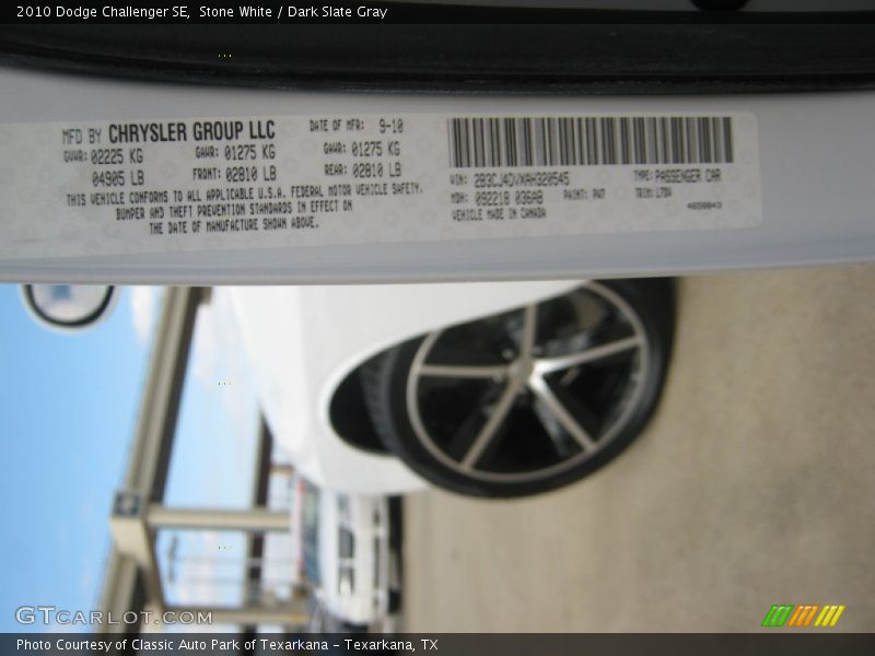 Stone White / Dark Slate Gray 2010 Dodge Challenger SE