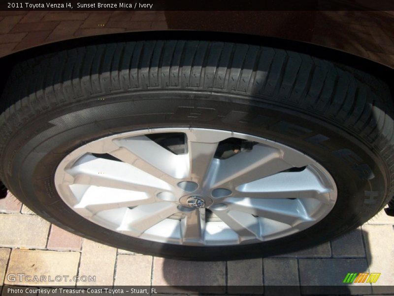 Sunset Bronze Mica / Ivory 2011 Toyota Venza I4