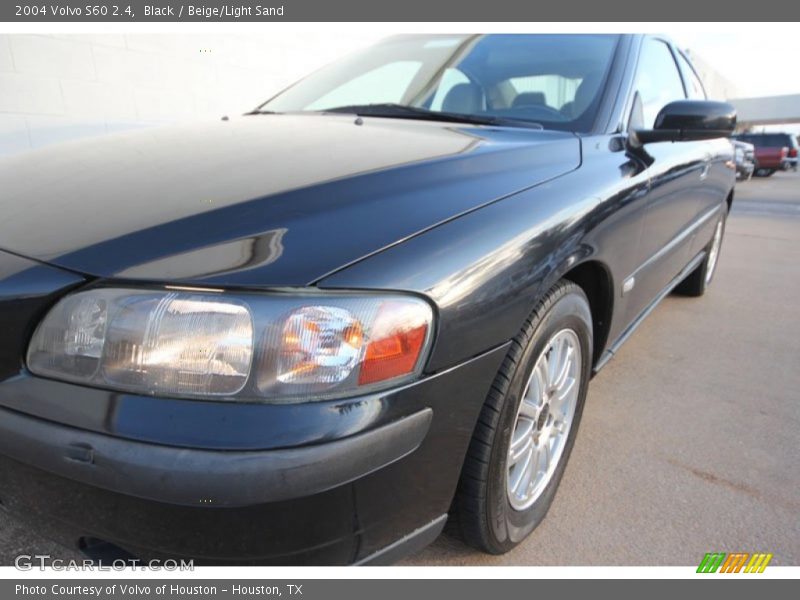 Black / Beige/Light Sand 2004 Volvo S60 2.4