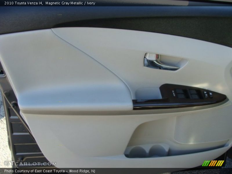 Magnetic Gray Metallic / Ivory 2010 Toyota Venza I4