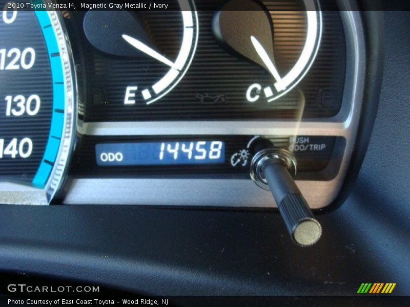 Magnetic Gray Metallic / Ivory 2010 Toyota Venza I4