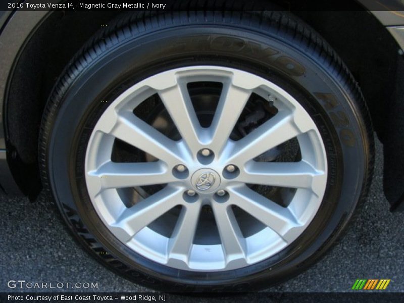 Magnetic Gray Metallic / Ivory 2010 Toyota Venza I4