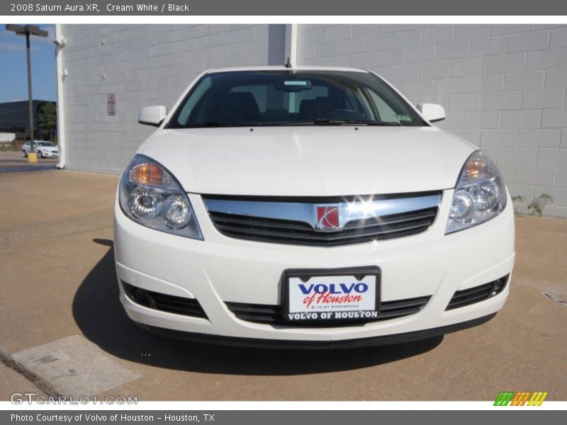 Cream White / Black 2008 Saturn Aura XR
