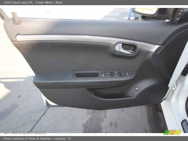 Cream White / Black 2008 Saturn Aura XR
