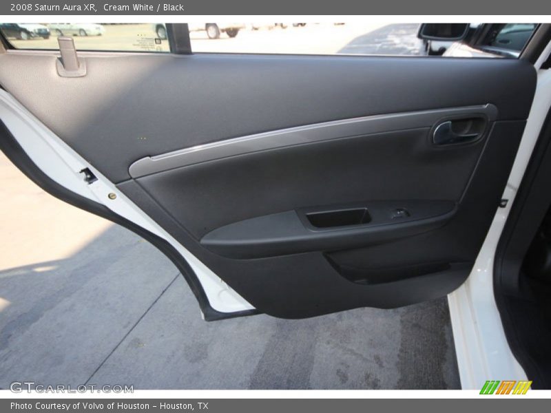 Cream White / Black 2008 Saturn Aura XR