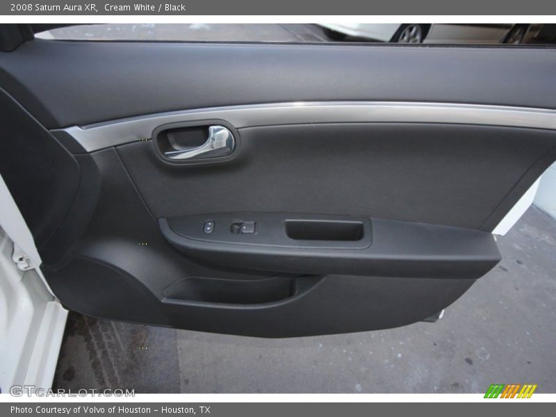 Cream White / Black 2008 Saturn Aura XR