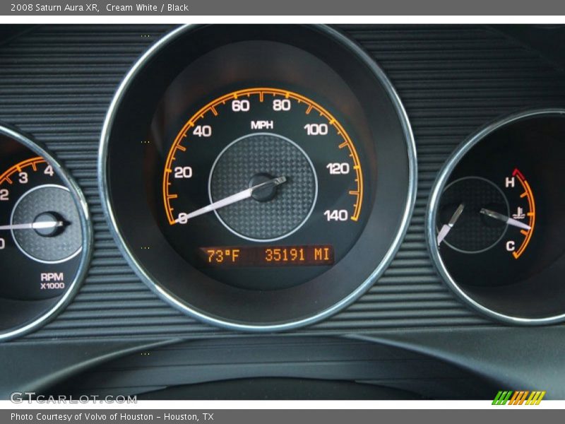 Cream White / Black 2008 Saturn Aura XR
